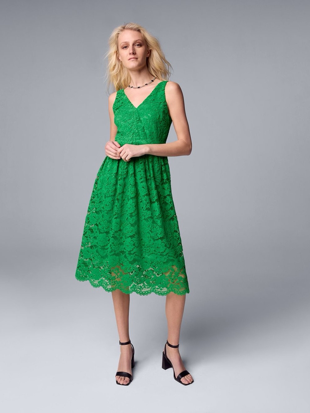 Simply Vera Vibrant Green Lace V-Neck Midi Dress